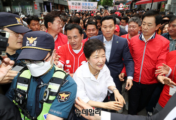 [포토] 김진태 지원유세 나선 박근혜 전 대통령 