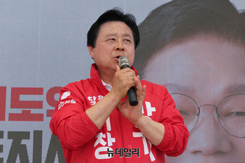 [포토] 지지 호소하는 강기윤 국민의힘 경남 창원시장 후보