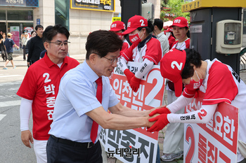[포토] 박종진 후보 집중유세장 찾은 김문수