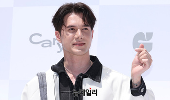 [포토] 태국배우 믹 '손가락 하트'