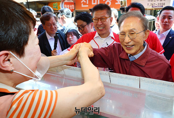 [포토] 해운대서 박형준 지원하는 MB 