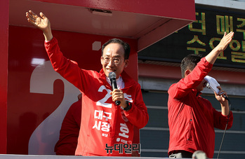 [포토] 서문시장서 지지호소하는 추경호 후보 