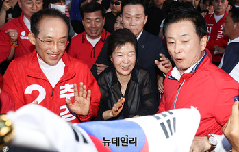 [포토] 대구 수성못 찾은 박근혜 전 대통령 