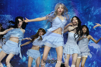[영상] 24명이 한 무대에...24인조 걸그룹 '트리플에스' 복귀