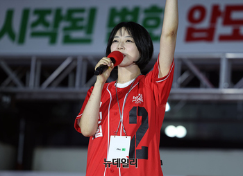 [포토] 신촌역 지원유세 나선 배현진 서울시당위원장