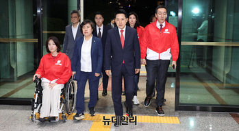 [포토] 중앙선관위 향하는 국민의힘 