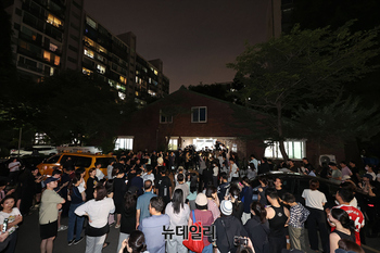 [포토] 부정선거 원천무효, 나오지 못하는 투표함