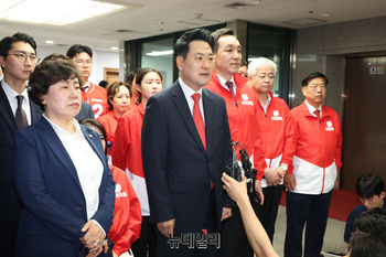 [포토] 노태악 선관위원장 면담 결과 밝히는 장동혁 국민의힘 대표