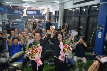 [6·3 강원 지선] 육동한 더불어민주당 후보, 춘천시장 당선 ··· "더 빠르고 더 확실하게 성과로 증명하겠다"