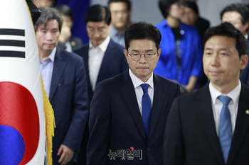 [포토] 캠프 찾은 정원오 민주당 서울시장 후보