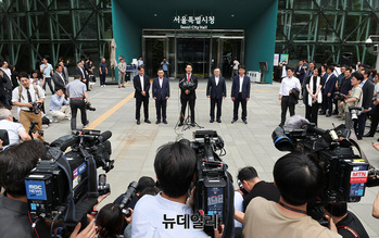 [포토] 서울시청으로 돌아온 오세훈 시장 