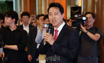 [포토] '사상 첫 5선 서울시장' 인사말하는 오세훈 