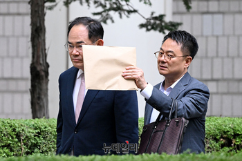 [포토] 법원 출석하는 임종득 의원