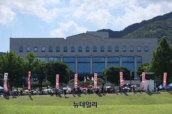 [포토] 노태악 대국민사과 앞둔 중앙선관위 '부정선거' 규탄 집회