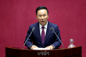 [포토] 당선소감 밝히는 박덕흠 신임 국회부의장