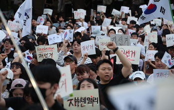 '잠실개표소' 봉쇄 시위 확산 … 2000명까지 늘어나