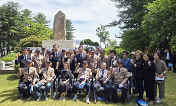 [포토뉴스] 홍천군, 제71회 현충일 추념식 개최