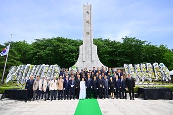 [포토뉴스] 속초시, 제71회 현충일 추념식 거행