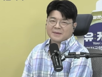 스벅엔 '몽둥이' 들면서 매불쇼 최욱 '탱크'엔 침묵하는 이 대통령