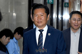 [포토] 비공개 최고위 향하는 정청래 더불어민주당 대표