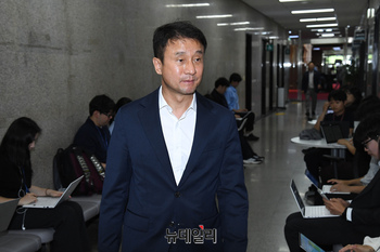 [포토] 당 대표실 향하는 한병도 원내대표