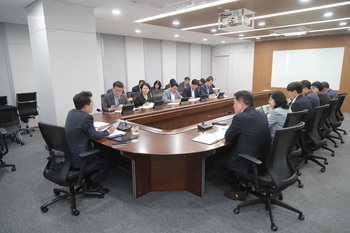 [포토뉴스] 육동한 춘천시장, 직무복귀 후 첫 주간보고회 주재