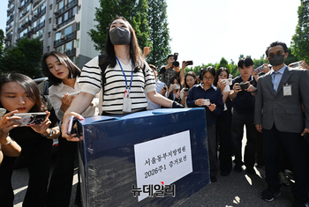 [포토] 잠실투표소 현장검증 진입하는 법원