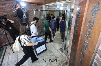 [포토] 잠실7동 투표소 현장검증 나선 김지연 부장판사
