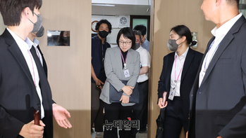 [포토] 현장검증 마치고 나서는 김지연 부장판사