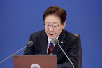 李 대통령 지지율 57% … 6·3 지방선거 전보다 7%p 급락