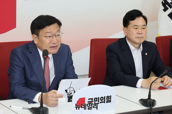[포토] 기자회견 갖는 정점식 국민의힘 원내대표