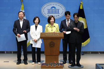 [포토] 6.3 지방선거 사태 관련 기자회견 하는 나경원 의원