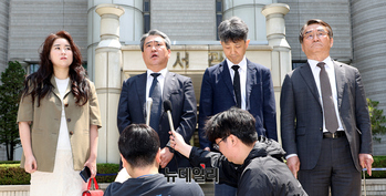 [포토] 평양무인기 1심선고, 입장 밝히는 윤대통령 변호인단