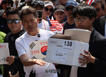 [영상] 전한길, 사라진 잠실7동 투표용지 보관상자 전격 공개