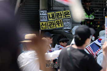 땜질 처방으론 선거 부정 되풀이 뻔해 … 선관위 해체 후 시스템 원점서 재설계해야