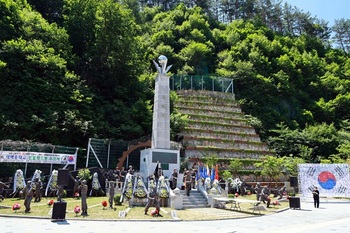 [포토뉴스] 이상호 태백시장, 제73회 태백중학교 전몰학도병 추모제 참석