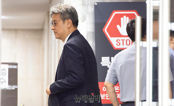 [포토] 2차 종합특검 출석하는 이창수 전 중앙지검장 