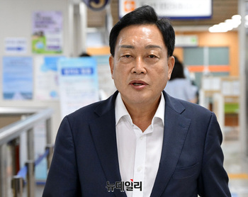 [포토] '양평 특혜 의혹' 김선교 의원, 공판 출석 