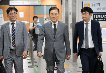 [포토] '사드기밀' 관련 재판 향하는 정의용 전 국가안보실장