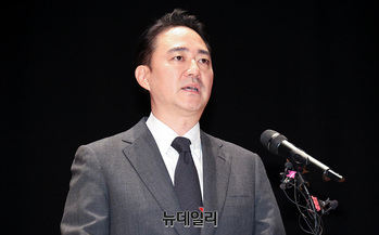 [포토] 입장 발표하는 홍정도 중앙그룹 부회장