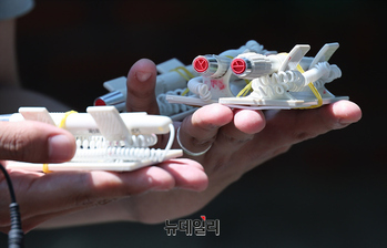 [포토] 전한길, 위철환 선관위 직무대행 고발...폐기 주장 물품 추가공개