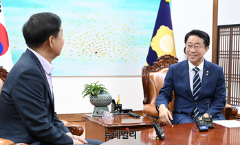 [포토] 환담 나누는 조정식 국회의장과 구윤철 부총리