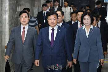 [포토] 회의장 향하는 국민의힘 원내지도부