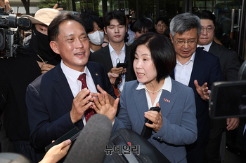 [포토] 잠실개표소 찾은 국민의힘