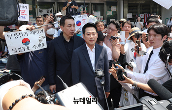잠실 개표소 시위 진압 압박에 국민의힘 총출동 … "재선거 요구가 폭력인가"