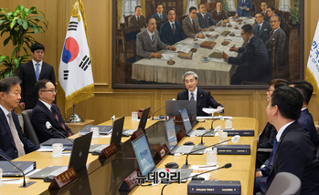 “물가 상승 압력 확대" … 5월 금통위, 금리 인상 신호