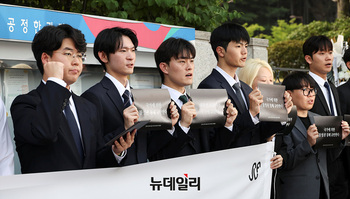 [영상] 중앙선관위 항의방문한 '한국대학총학생회 공동포럼'