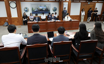 [포토] 강동완 직무대리 면담하는 대학생 단체
