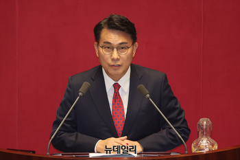 [포토] 제안설명 하는 윤상현 지방선거 국조특위 위원장