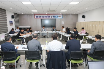 [포토뉴스] 김동일 철원군수직 인수위원회 업무보고 ··· 소극·폐쇄 군정 쇄신 관건